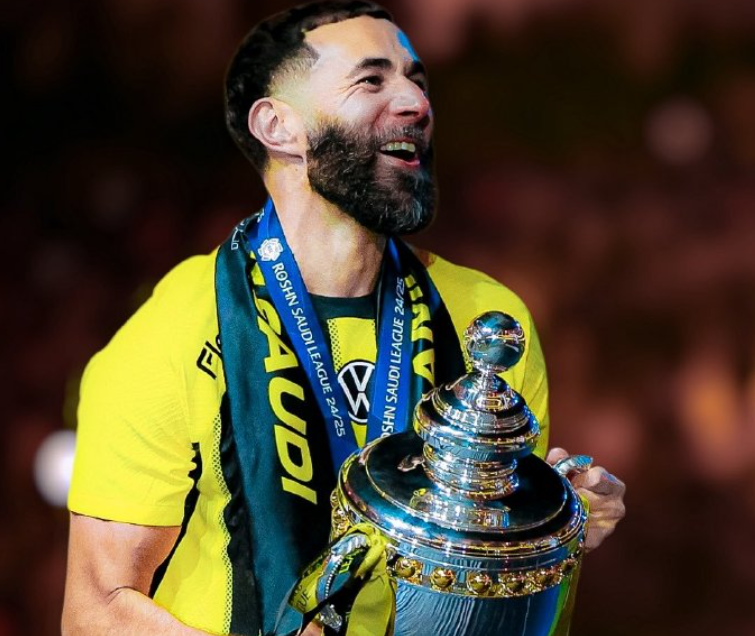 开云App-2025全球运动员收入榜单揭晓：C罗再登顶，梅西稳居前三