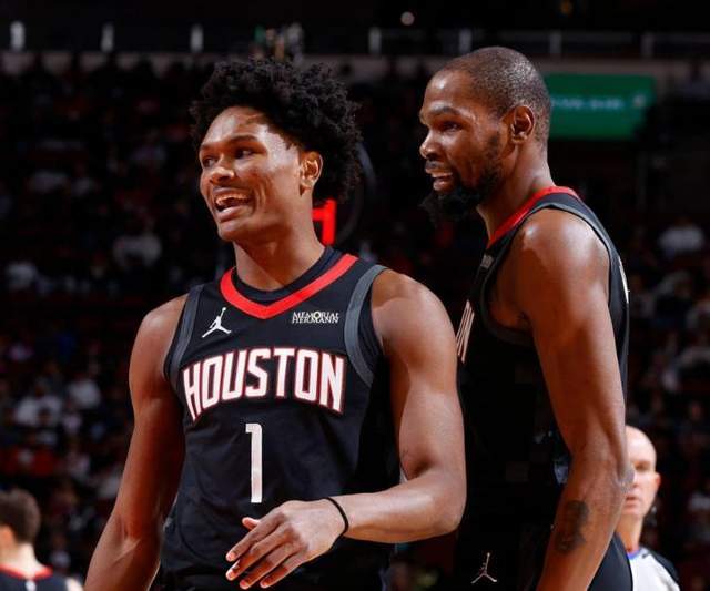 两连胜!杜兰特33+8,申京33+9,五锋成逆转关键,乌度卡研究成功